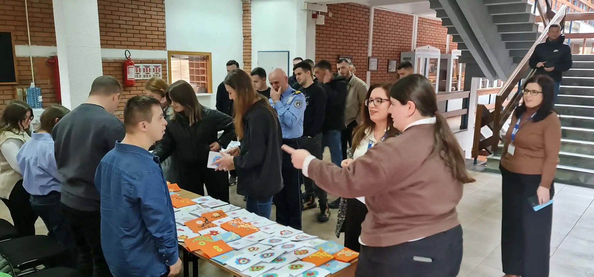 Në ambientet e Akademisë së Kosovës për Siguri Publike u mbajt ekspozita e organizuar nga Shoqata Down Syndrome Kosova